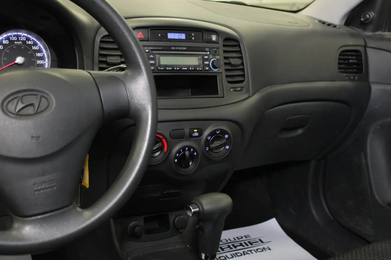 Hyundai ACCENT photo Hyundai ACCENT