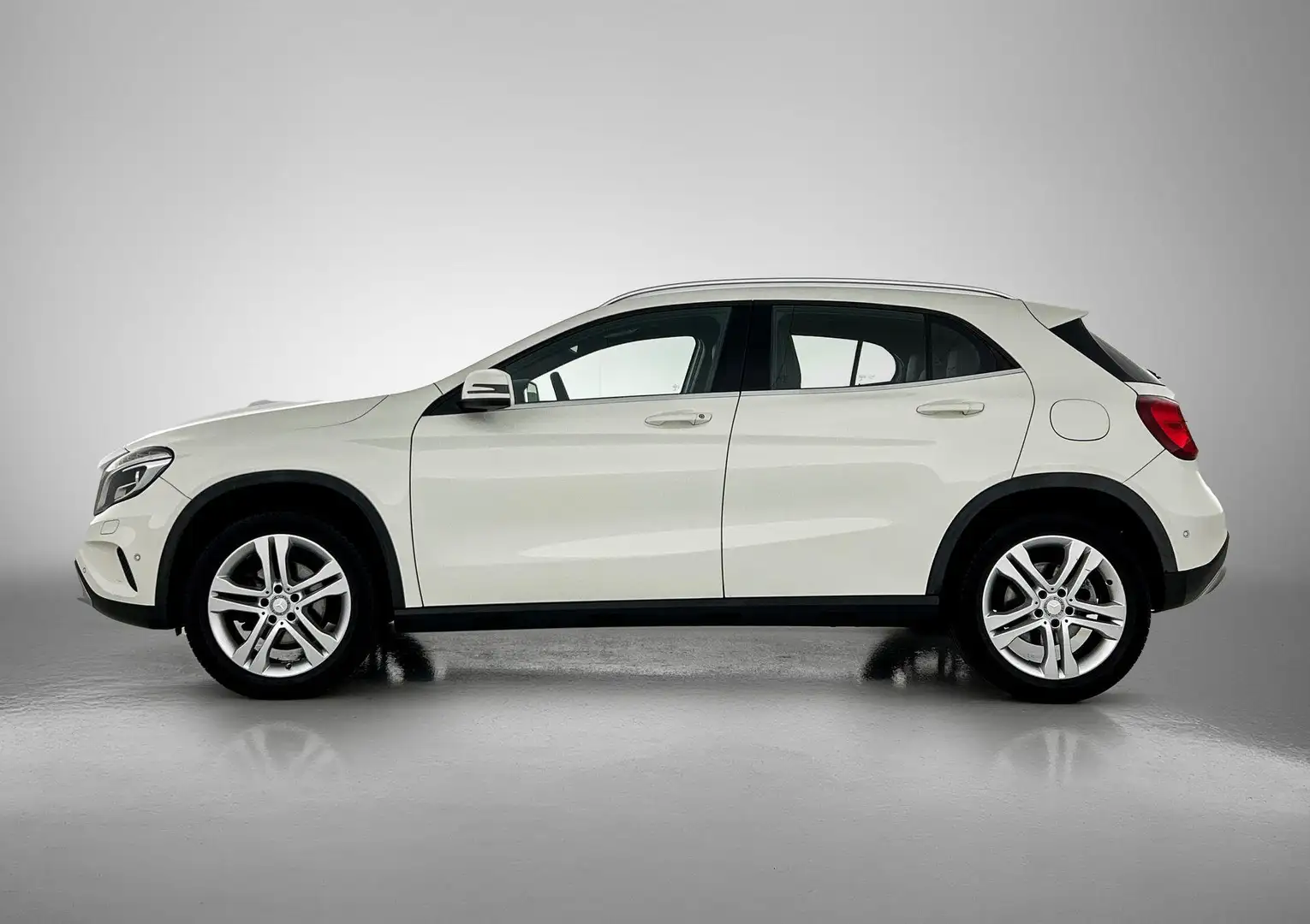 Mercedes-Benz GLA 180 Prestige | STOELVERWARMING | AIRCO | NAVIGATIE | C Wit - 2