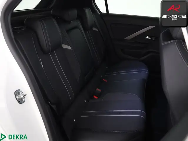 Opel Astra view 12