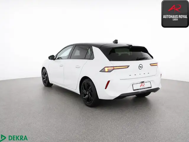 Opel Astra view 3