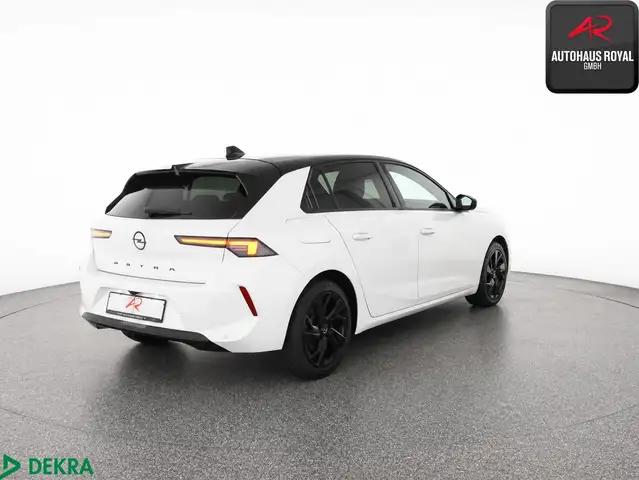 Opel Astra view 5