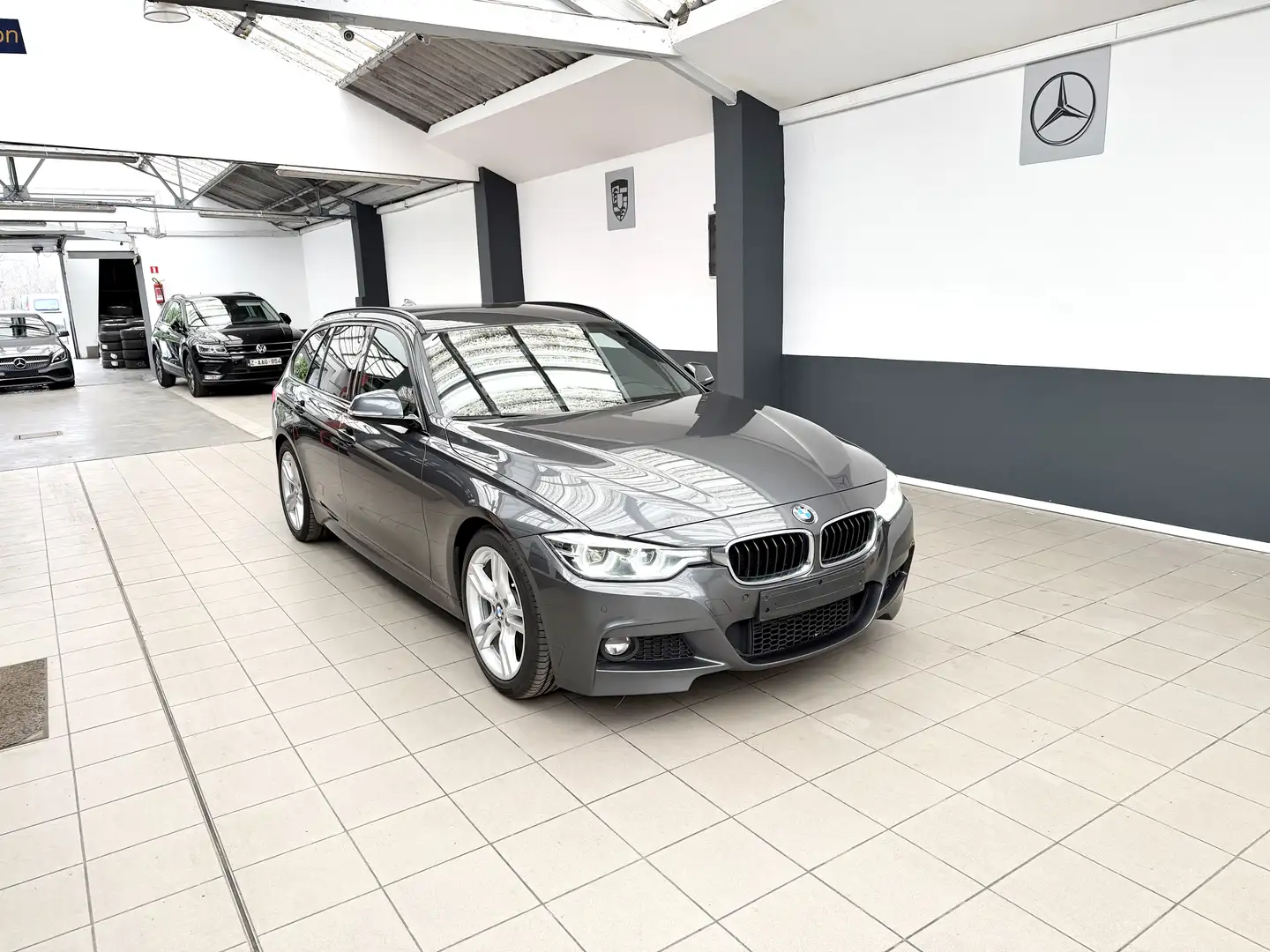 BMW 318 dA Touring Pack - M "194.000Km" Carnet BMW Euro 6b Gris - 2