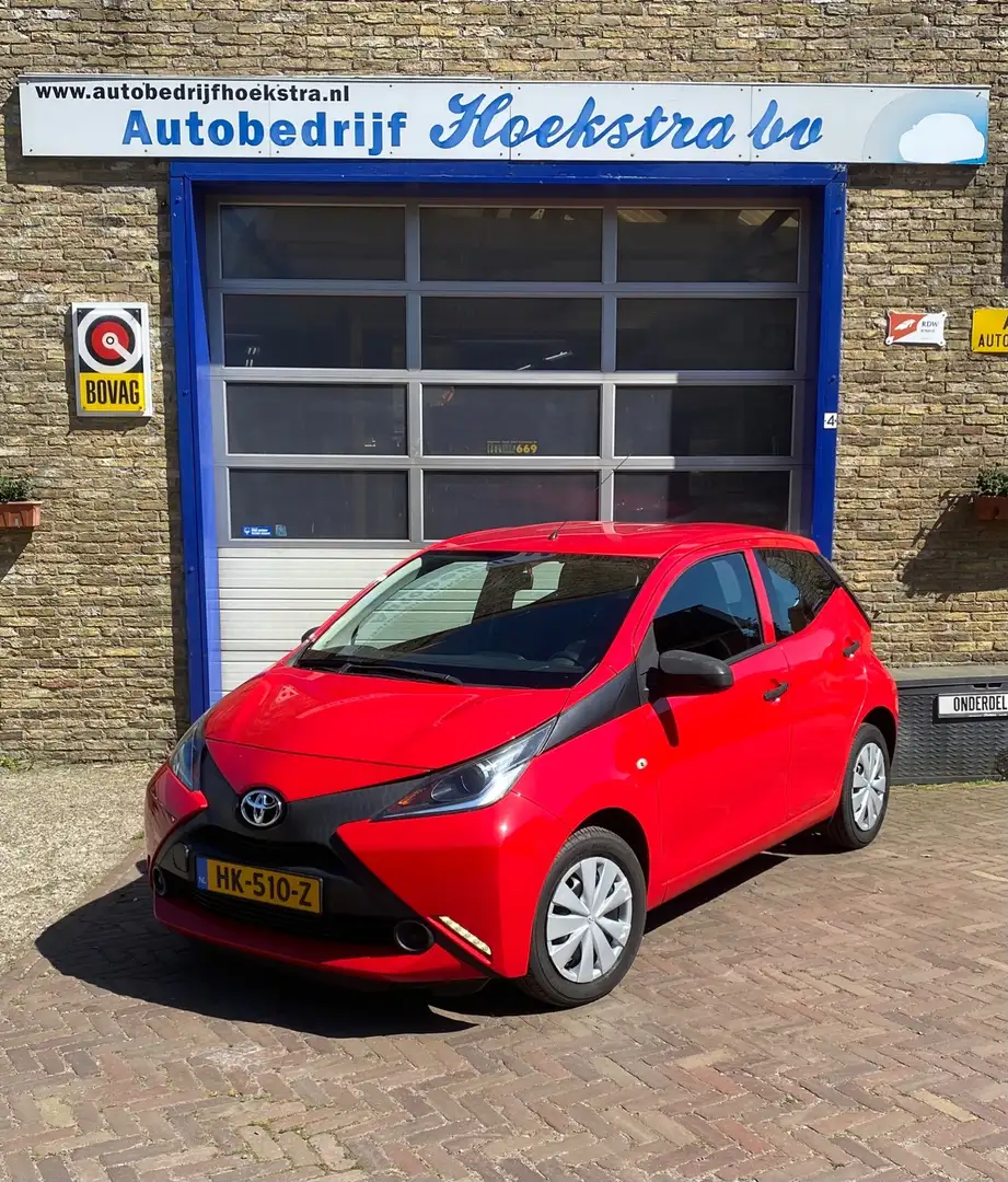 Toyota Aygo 1.0 VVT-i x-now Rood - 1