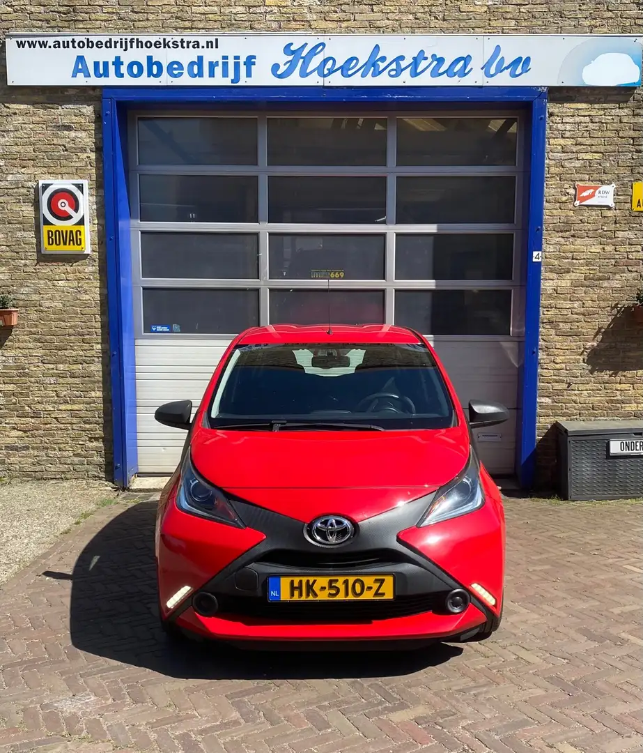 Toyota Aygo 1.0 VVT-i x-now Rood - 2