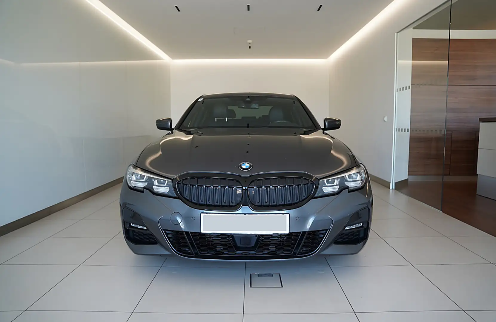 BMW 320 d xDrive G20 B47 Grau - 2