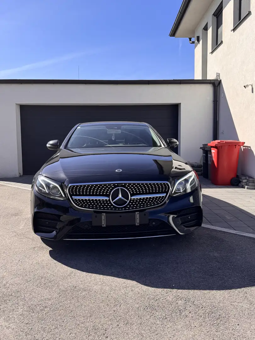 Mercedes-Benz E 220 d AMG Voll Schwarz - 1