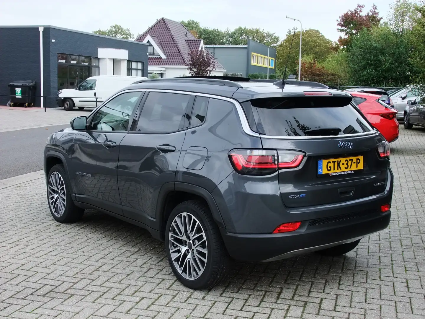 Jeep Compass 4xe 190 Plug-in Hybrid Electric Night Eagle , Came Grijs - 2