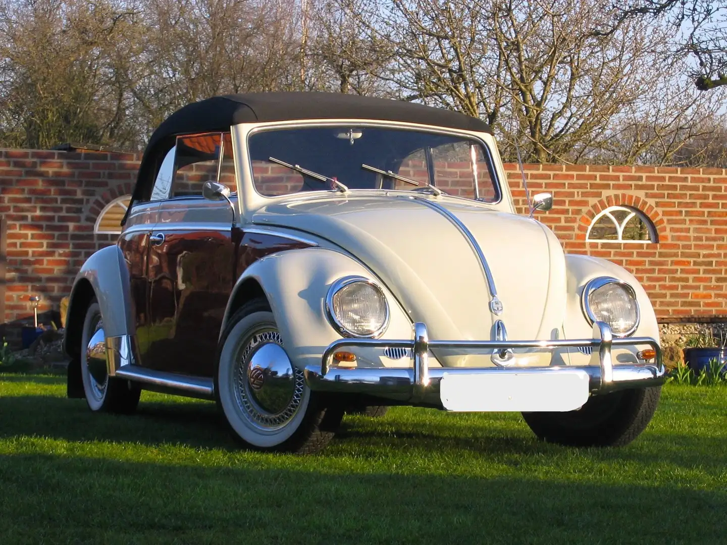 Volkswagen Käfer Cabrio mit Winkern aus Sammlerhand Белый - 1