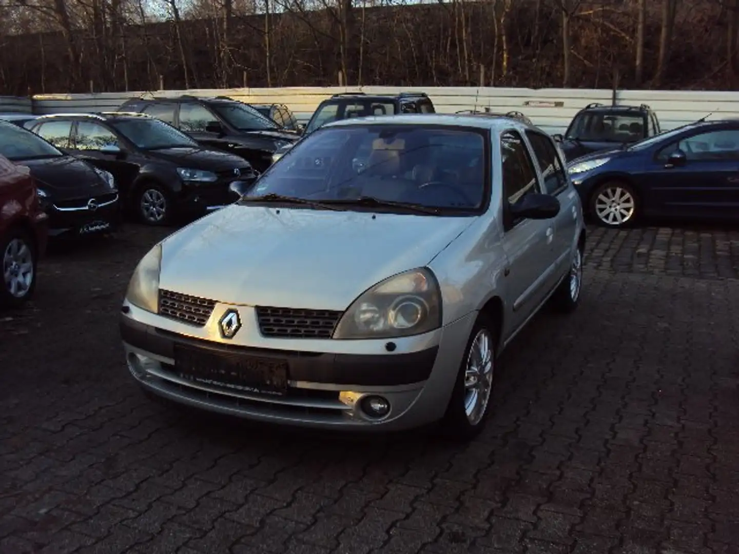 Renault Clio Initiale Luxe,Klimatronik,Leder,Zahnriemen Neu. Argintiu - 1