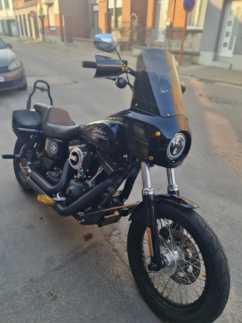 Harley-Davidson Dyna Street Bob Zwart - 1