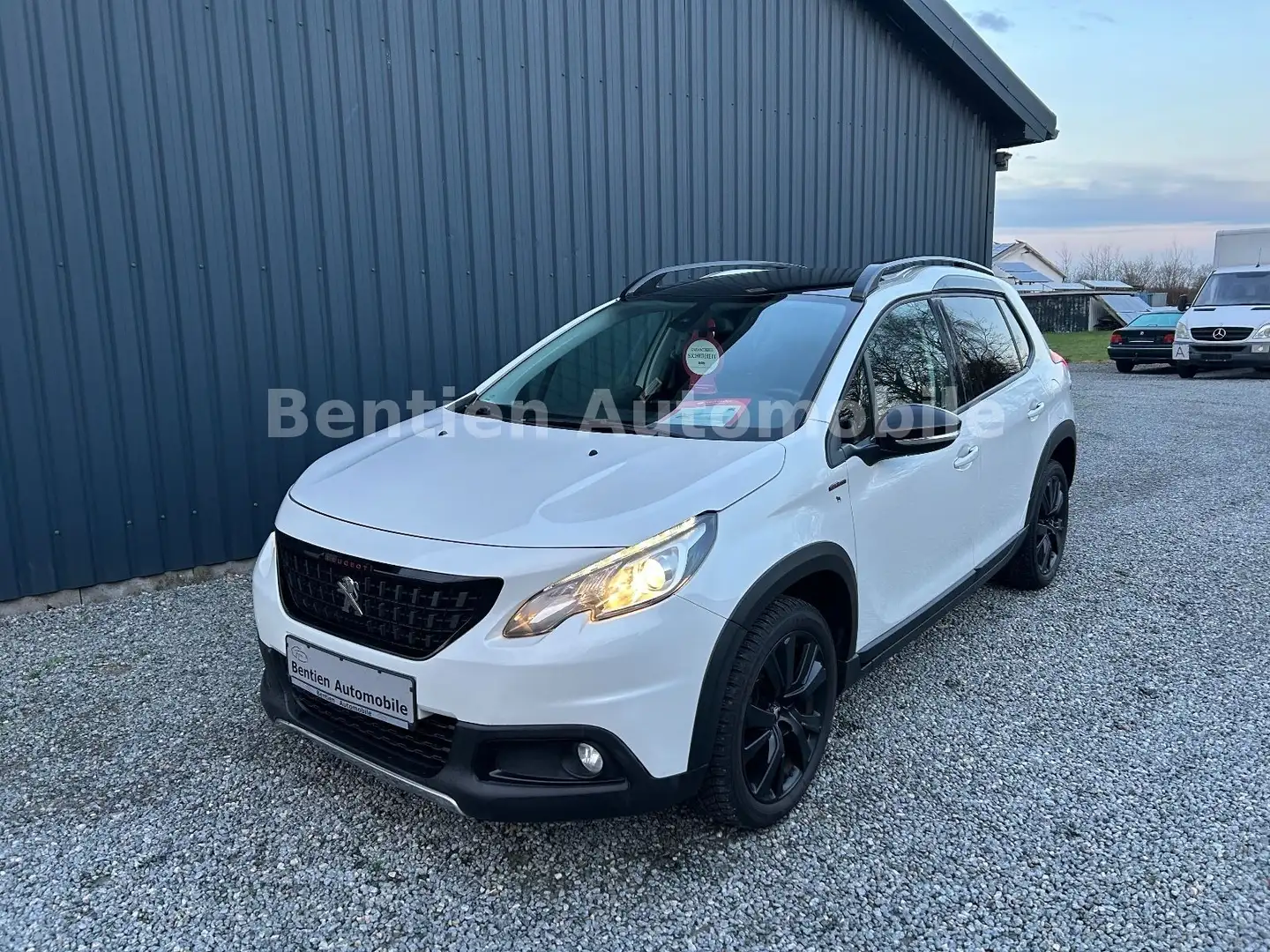 Peugeot 2008 GT-Line Klima,Navi,SHZ,Kamera,Panorama Weiß - 2