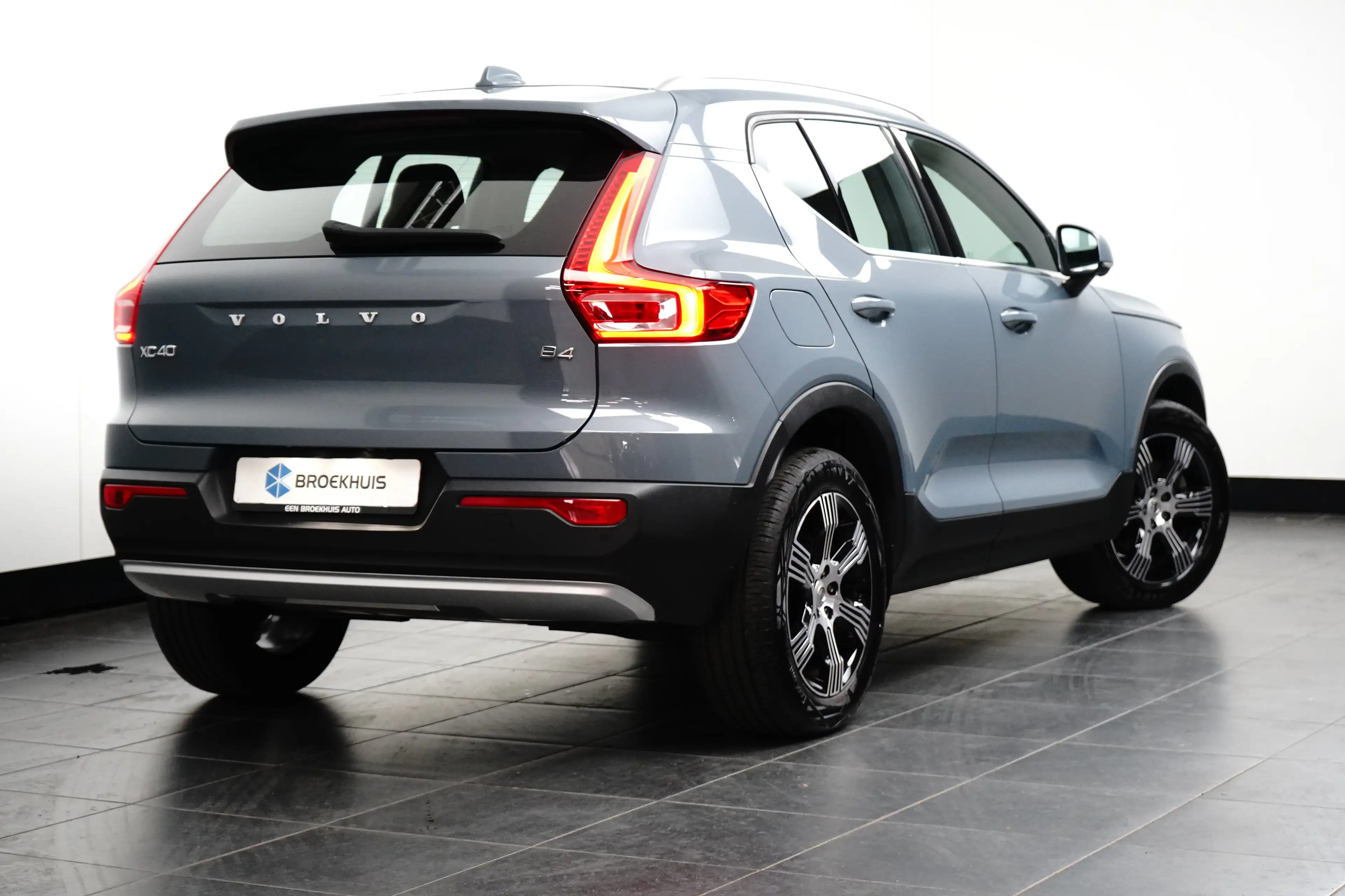 Volvo XC40 2.0 B4 Inscription | 360 camera | Harman/Kardon | — photo 4