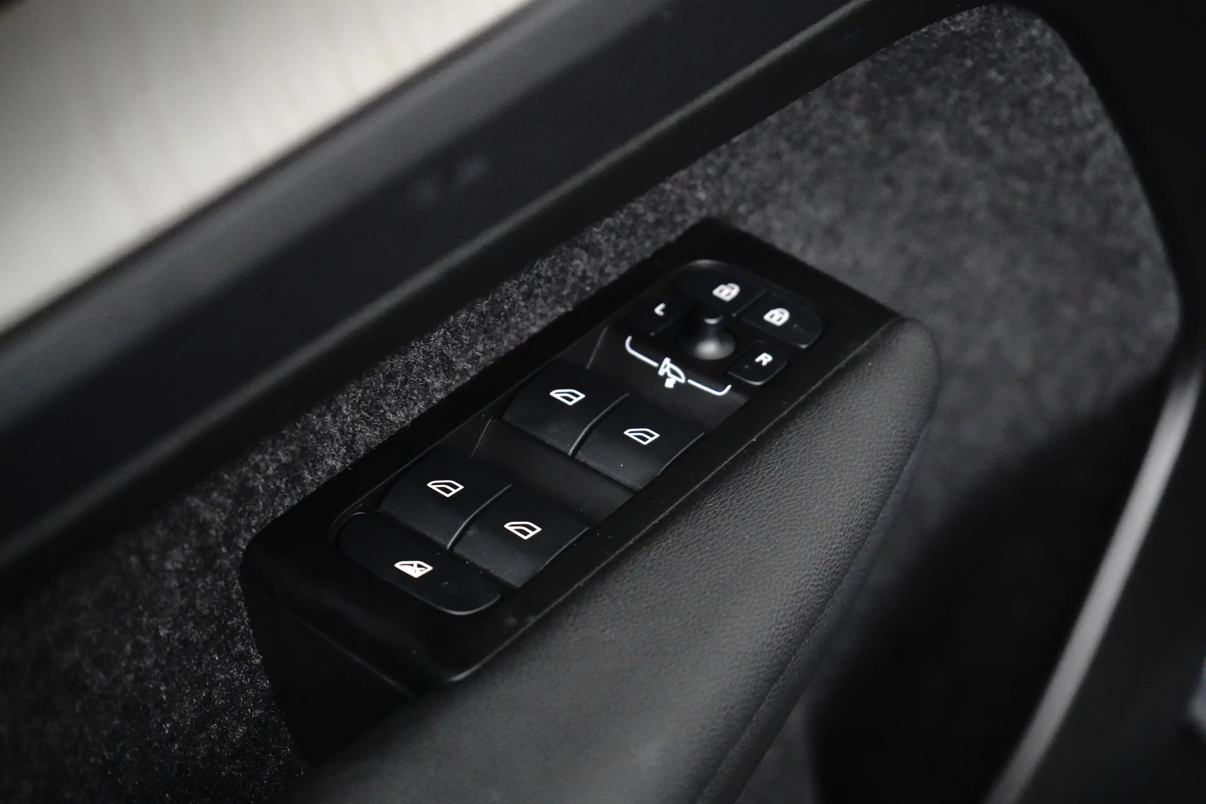 Volvo XC40 2.0 B4 Inscription | 360 camera | Harman/Kardon | — photo 18