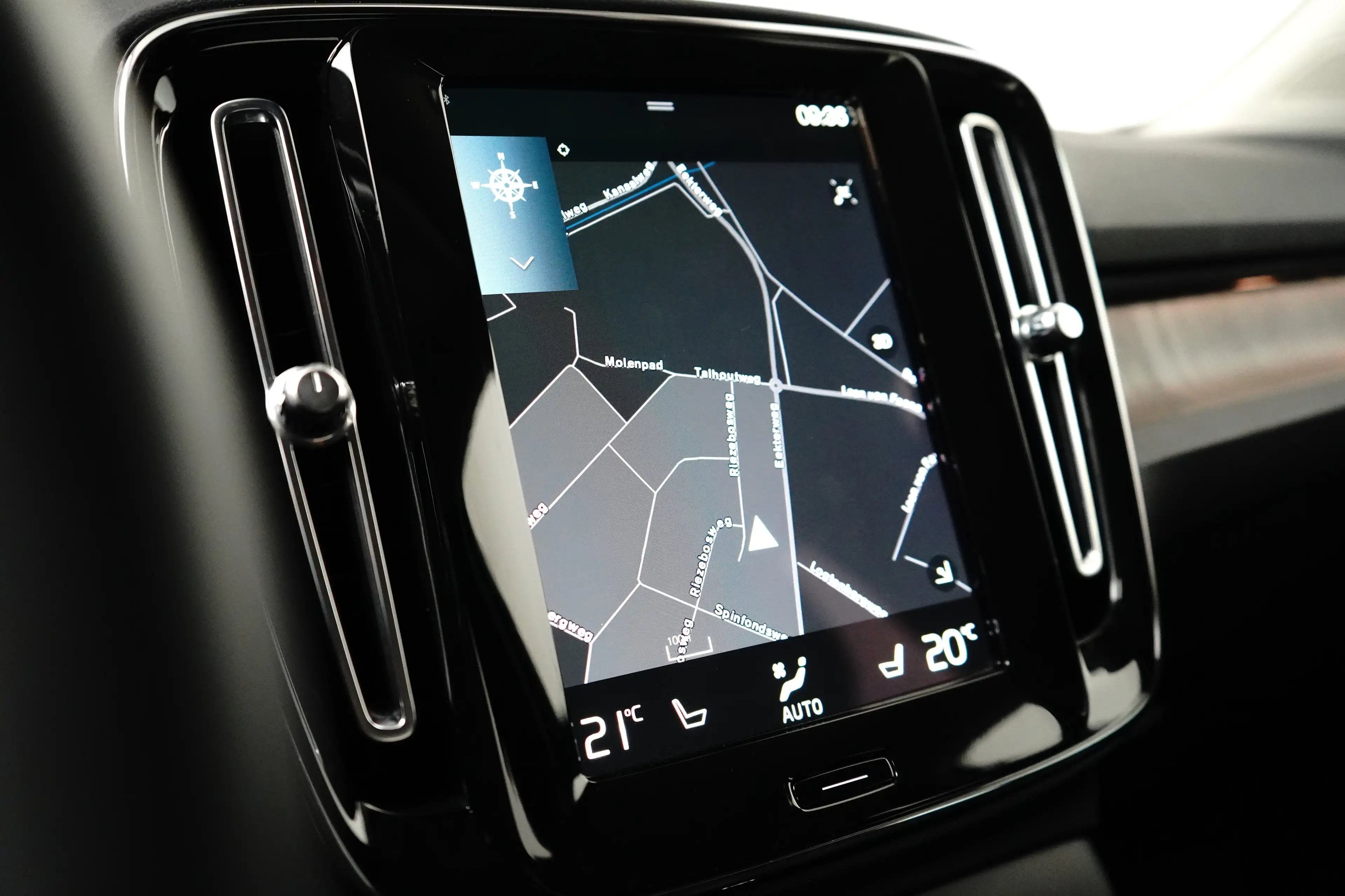 Volvo XC40 2.0 B4 Inscription | 360 camera | Harman/Kardon | — photo 22