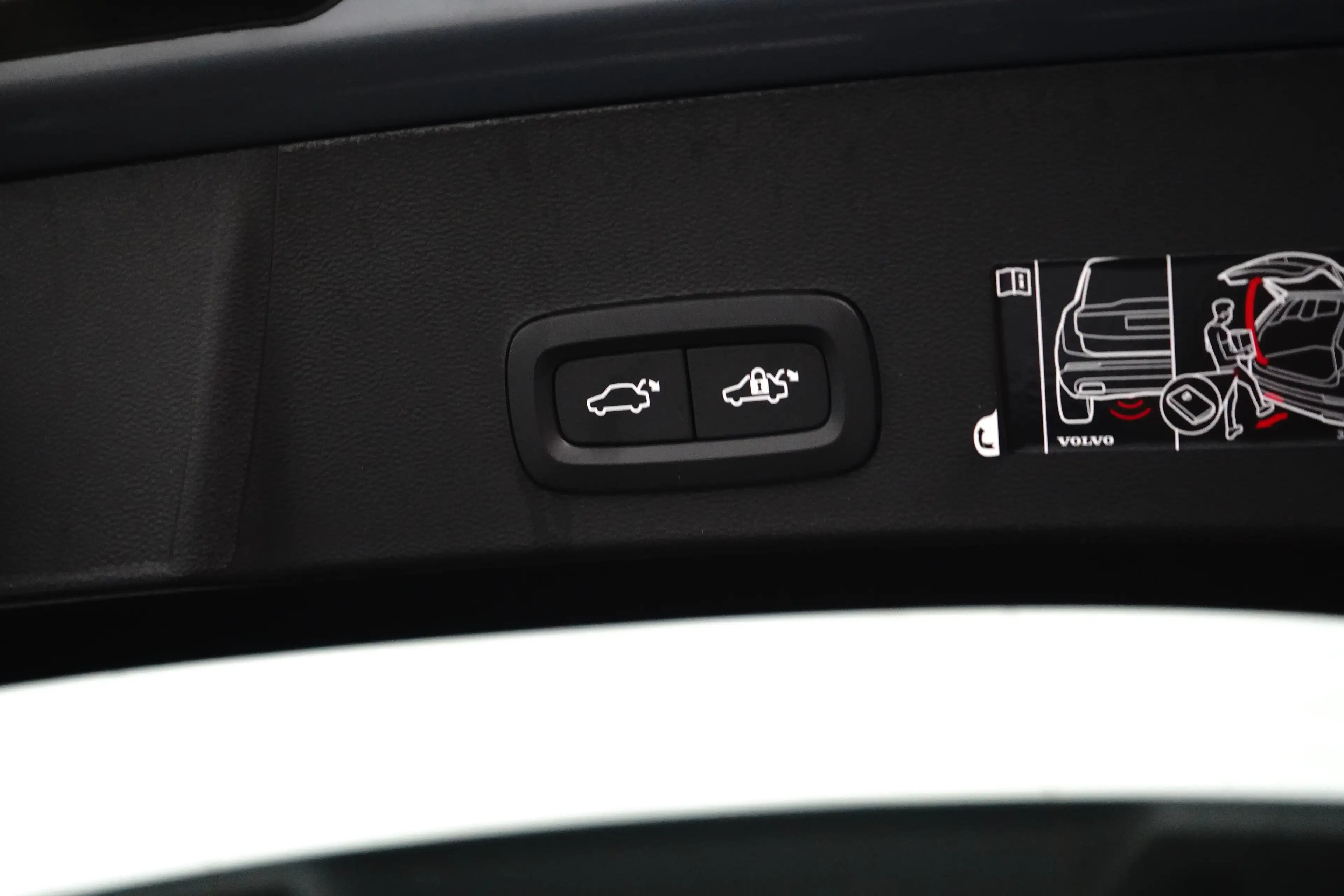 Volvo XC40 2.0 B4 Inscription | 360 camera | Harman/Kardon | — photo 14