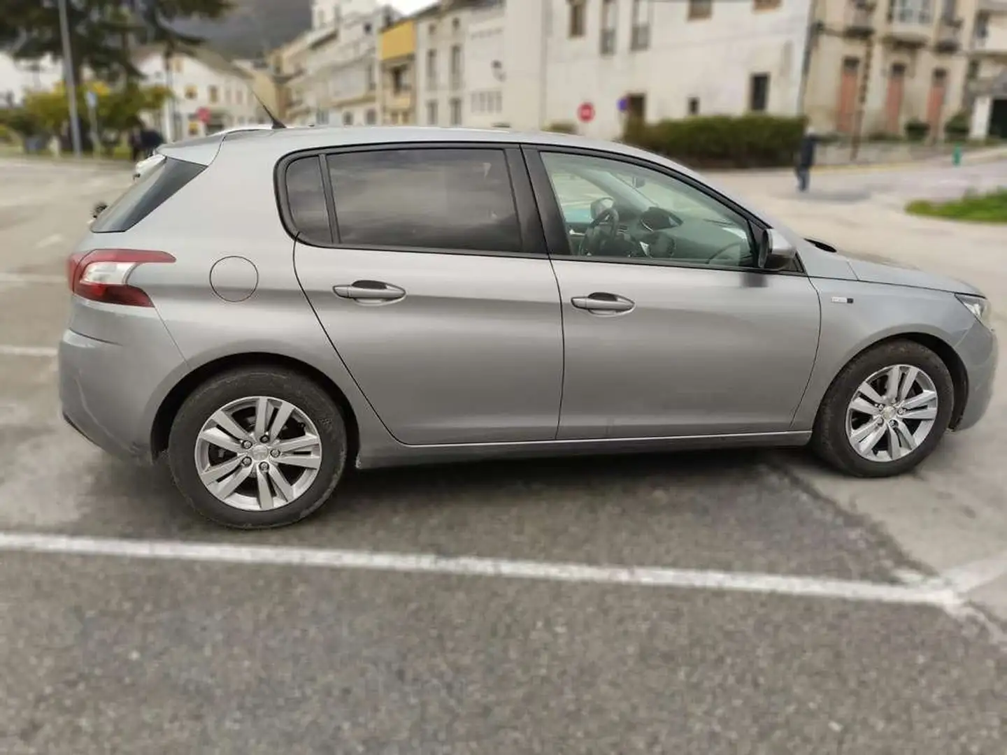 Peugeot 308 1.6 BlueHDi Style 120 Gris - 1