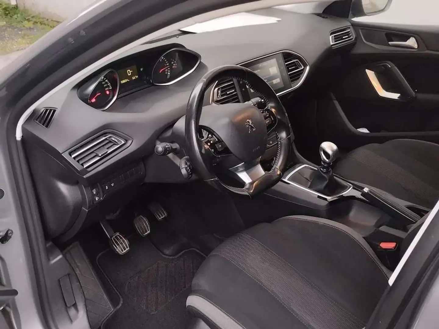 Peugeot 308 1.6 BlueHDi Style 120 Gris - 2