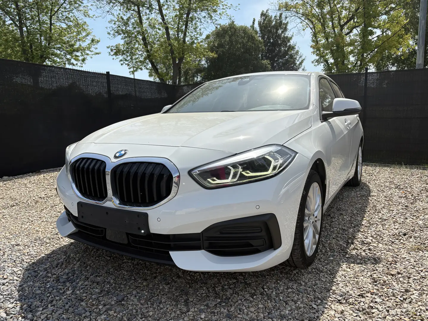 BMW 116 d AdBlue (EU6AP) ! 1e PROP - NAVI - CLIM - CUIR ! Blanc - 1