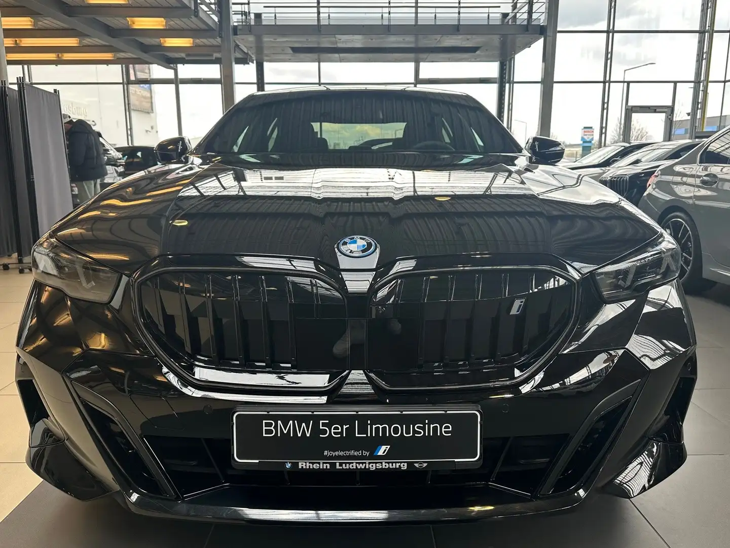 BMW i5 xDrive40 Limousine M-Paket Tageszulassung Negru - 1