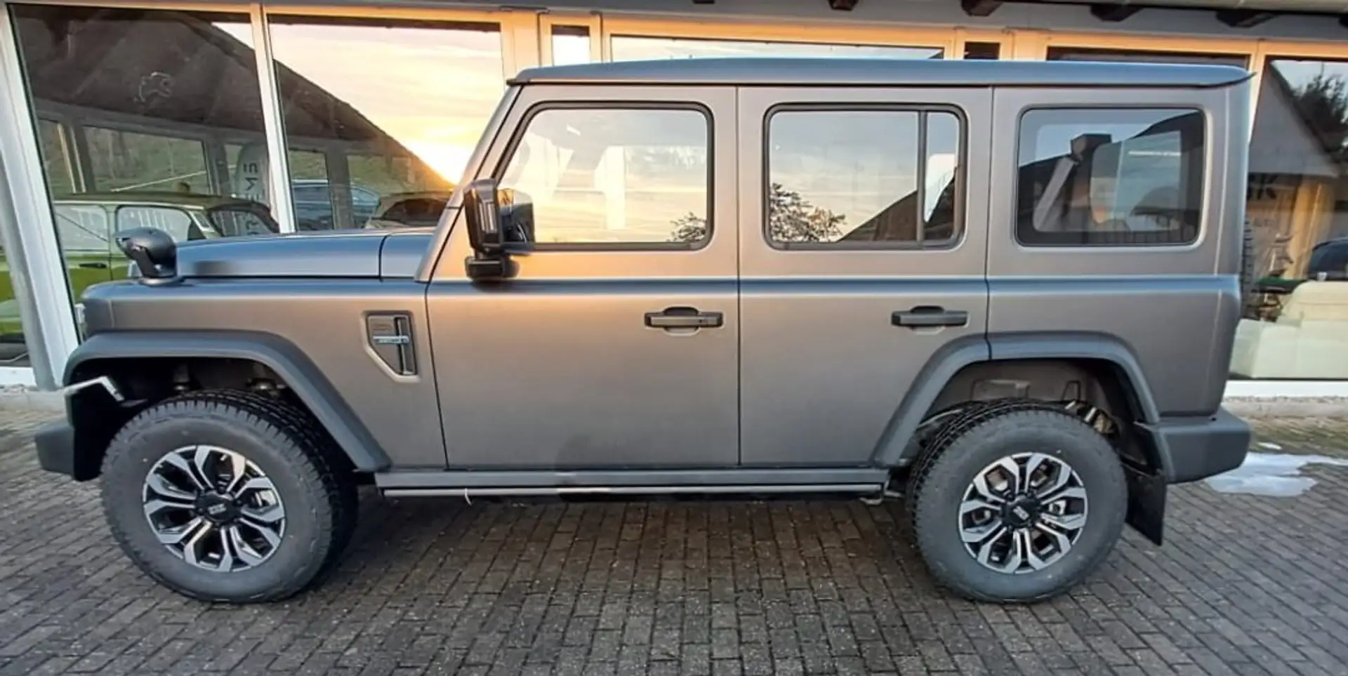 BAW 212 BAW 212 Diesel Allrad Seilwinde Suchscheinwerfer Grau - 1