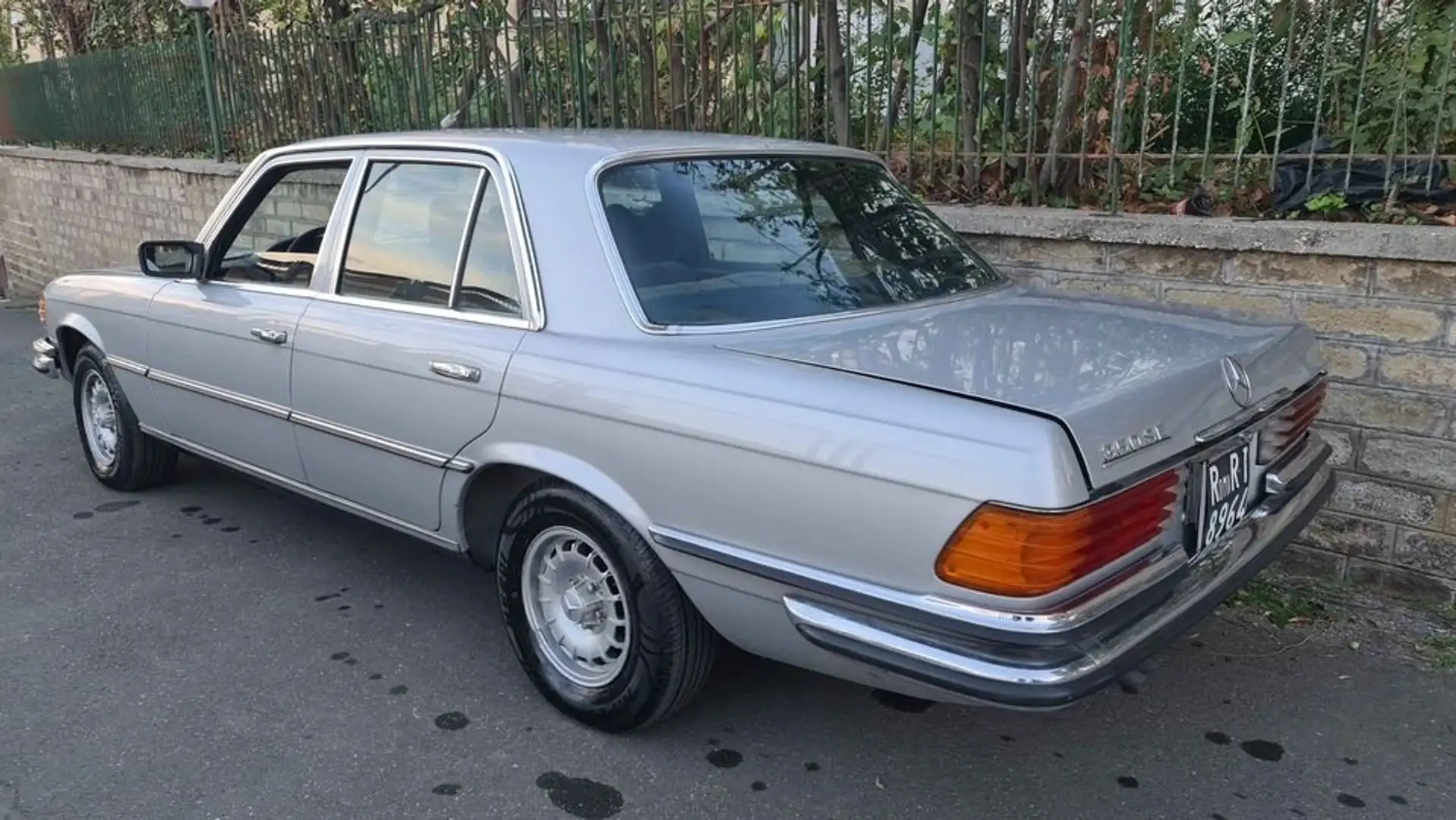Mercedes-Benz 350 SE Grau - 2