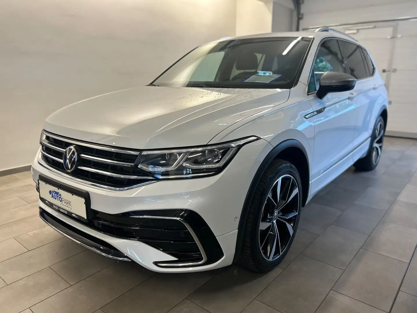 Volkswagen Tiguan Allspace R-Line 2.0 TDI DSG 4Motion*LED* Weiß - 1