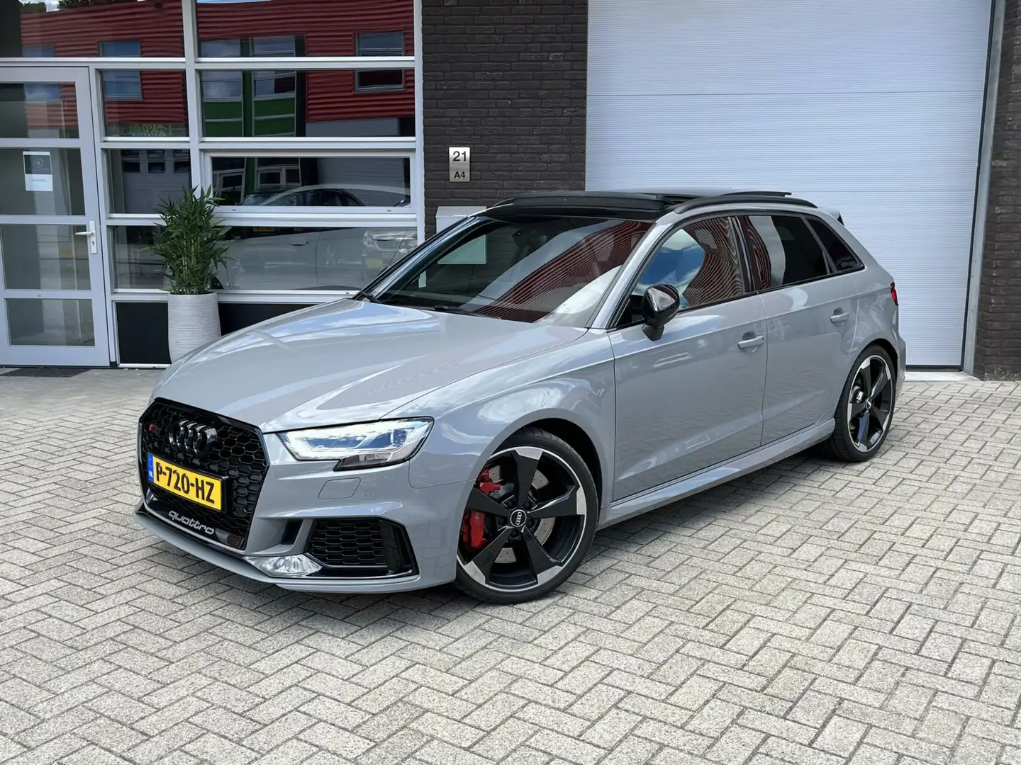 Audi RS3 2.5 TFSI RS3 quattro Pano| RS Stoelen| TOP STAAT Grau - 2