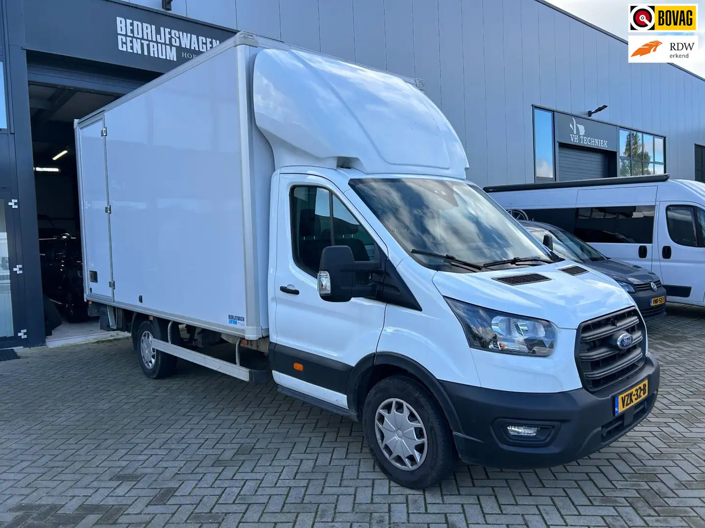 Ford Transit 350 2.0 TDCI 130PK Trend Bakwagen met laadklep Wit - 1