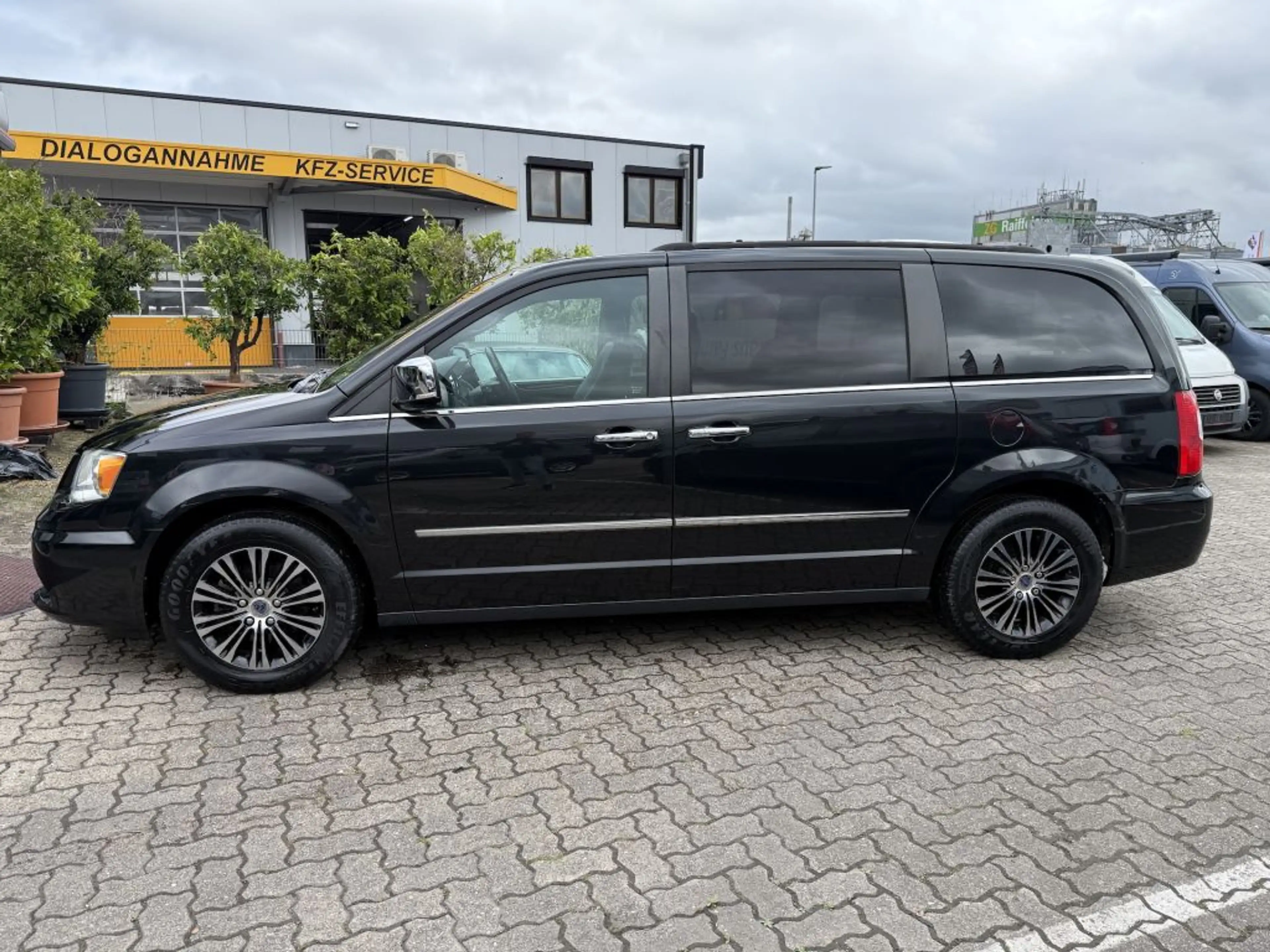 Lancia Voyager 2.8 Multijet 16v S — photo 8