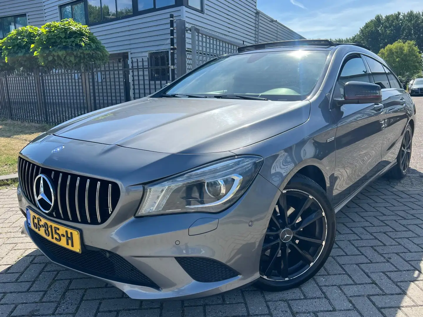 Mercedes-Benz CLA 220 Shooting Brake CDI Ambition 2015 Automaat Grijs - 2