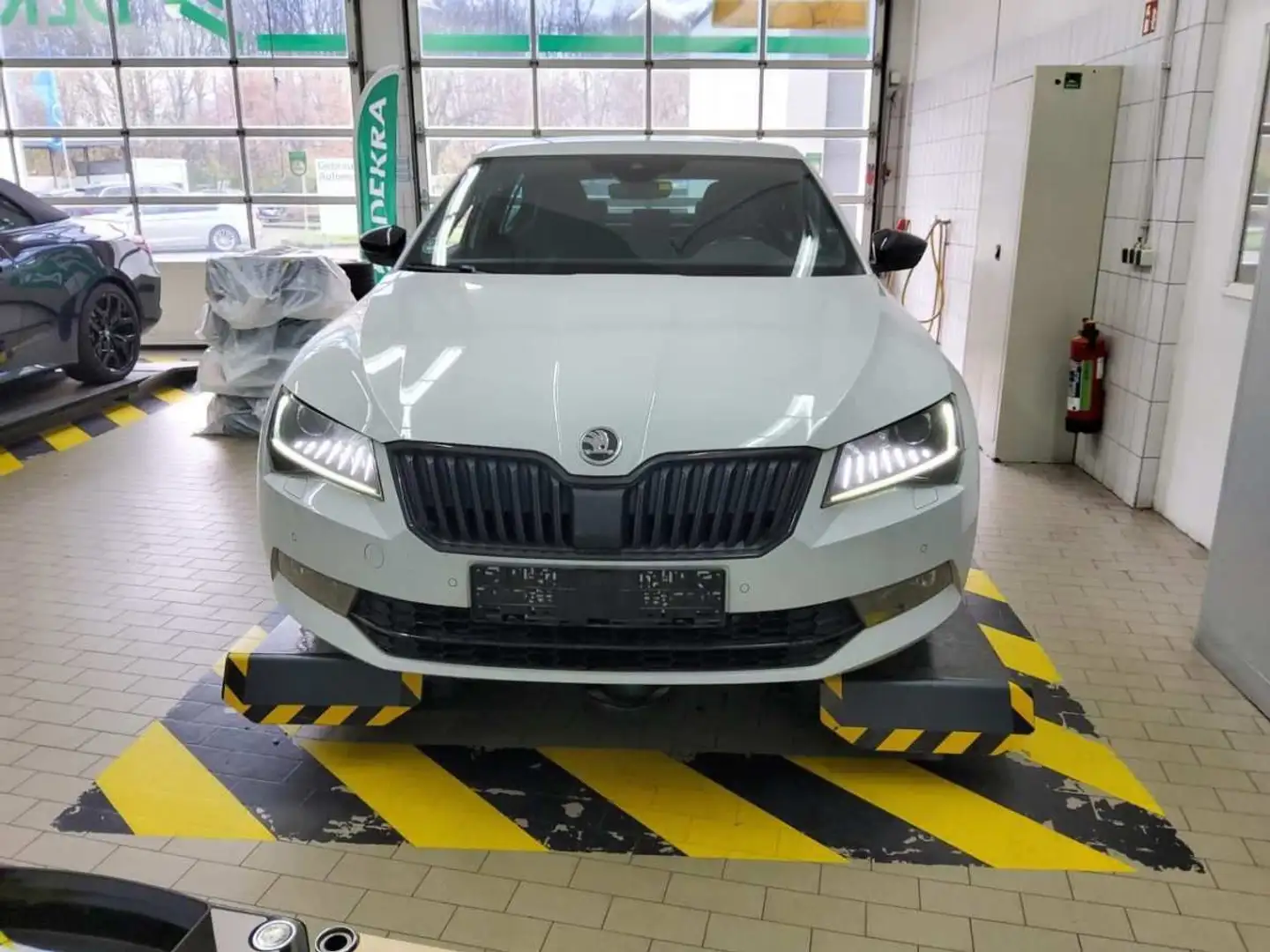 Skoda Superb 2.0 TDI DSG 4x4 Lim.SPORTLINE*STANDH*ACC* Weiß - 2