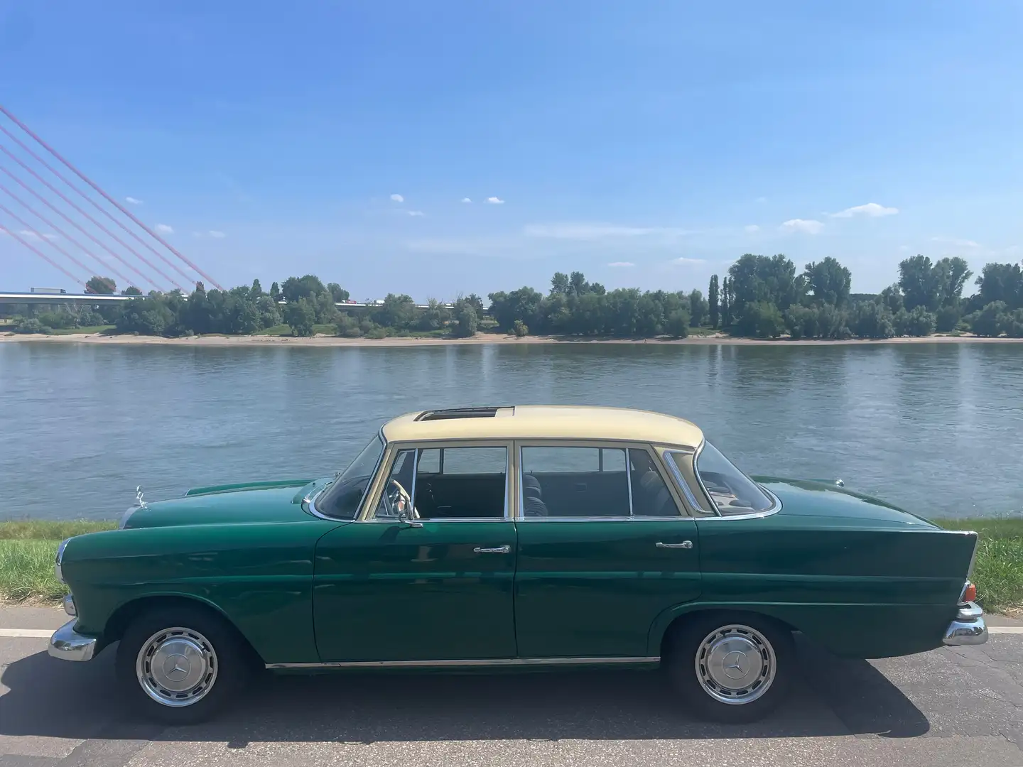 Mercedes-Benz 200 Heckflosse, klein Diesel - 2