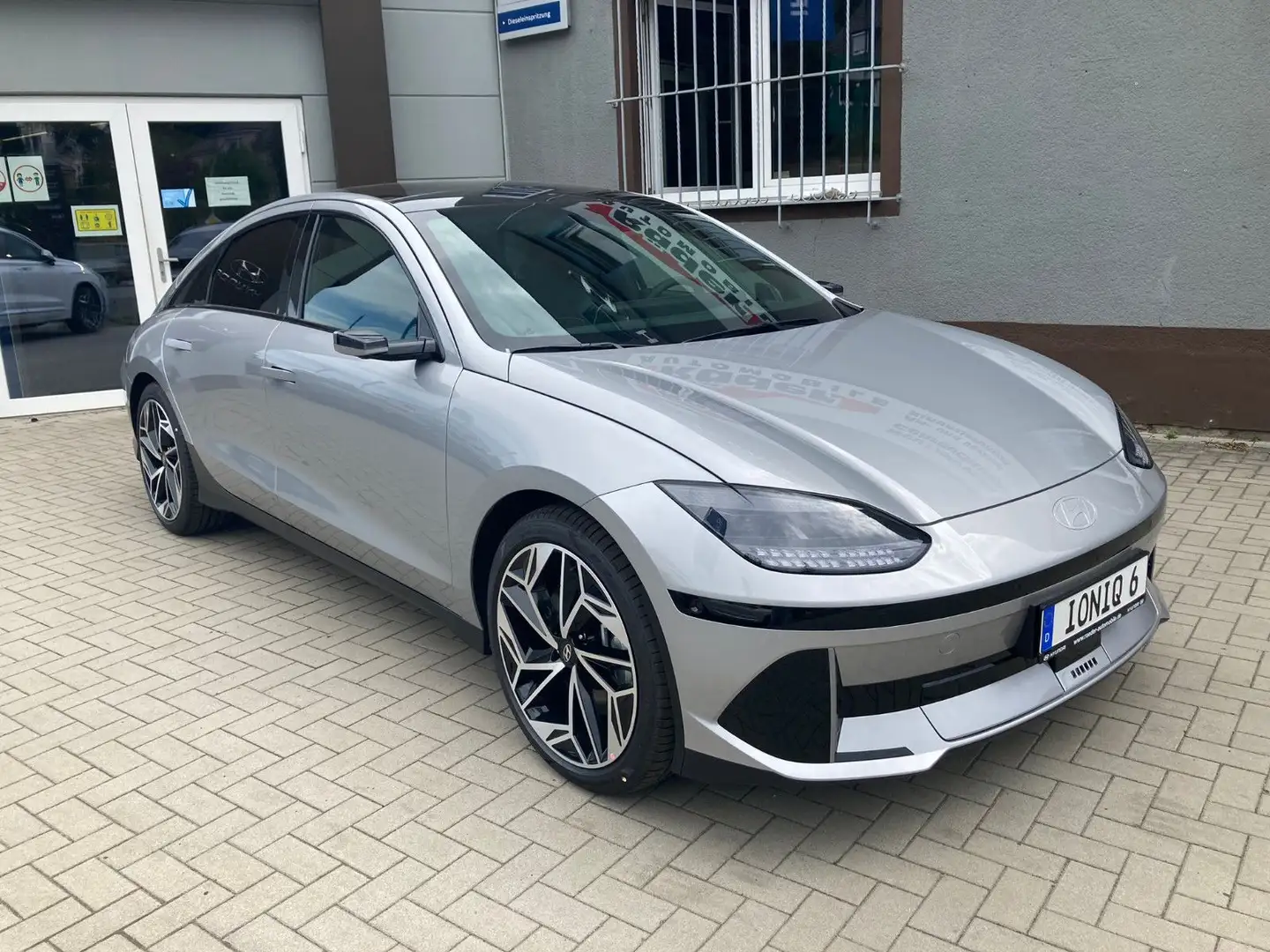 Hyundai IONIQ 6 4WD 77,4kWh  UNIQ Aktion 2.99% Rate 436.- Stříbrná - 1