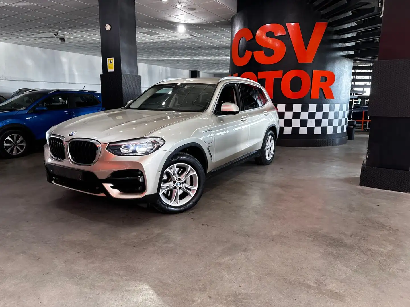 BMW X3 xDrive30e Beige - 2