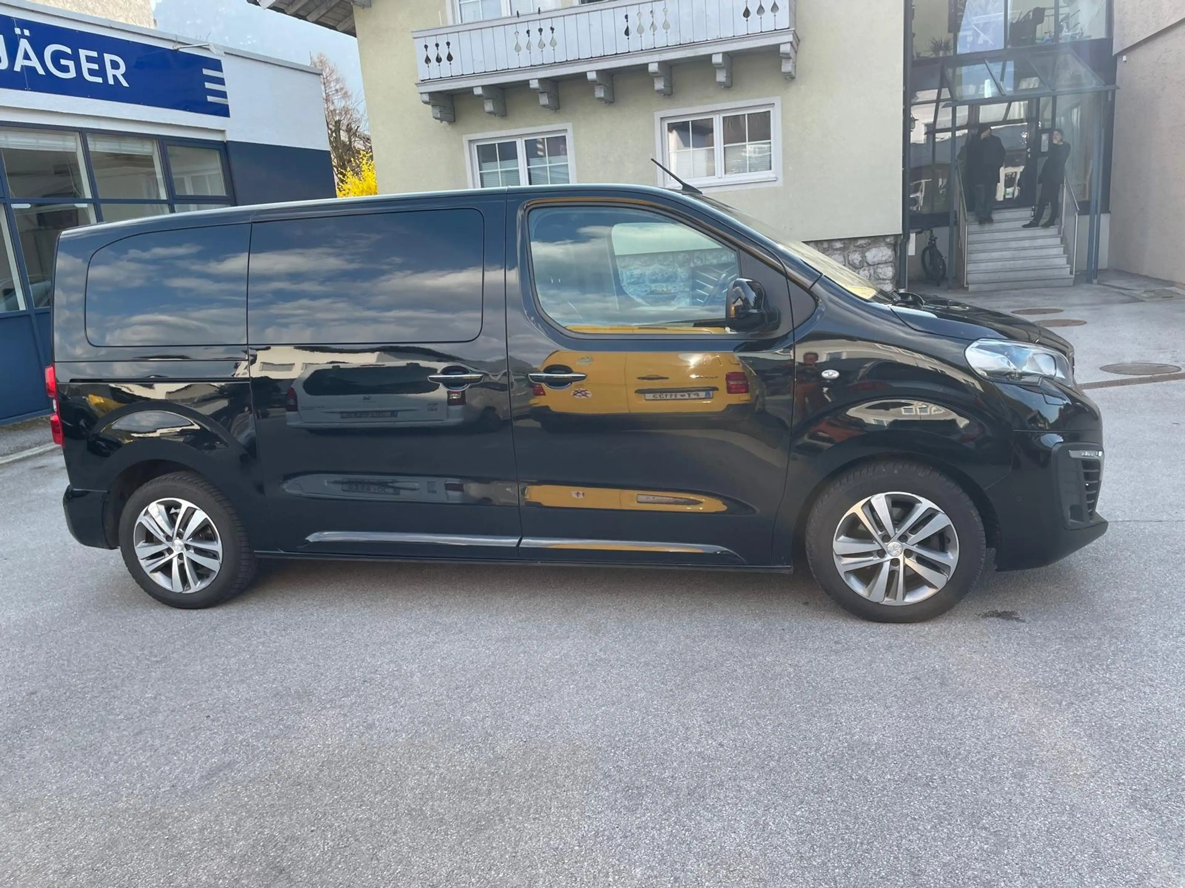 Peugeot Traveller Traveller Business VIP L2 BlueHDI 180 S — photo 2