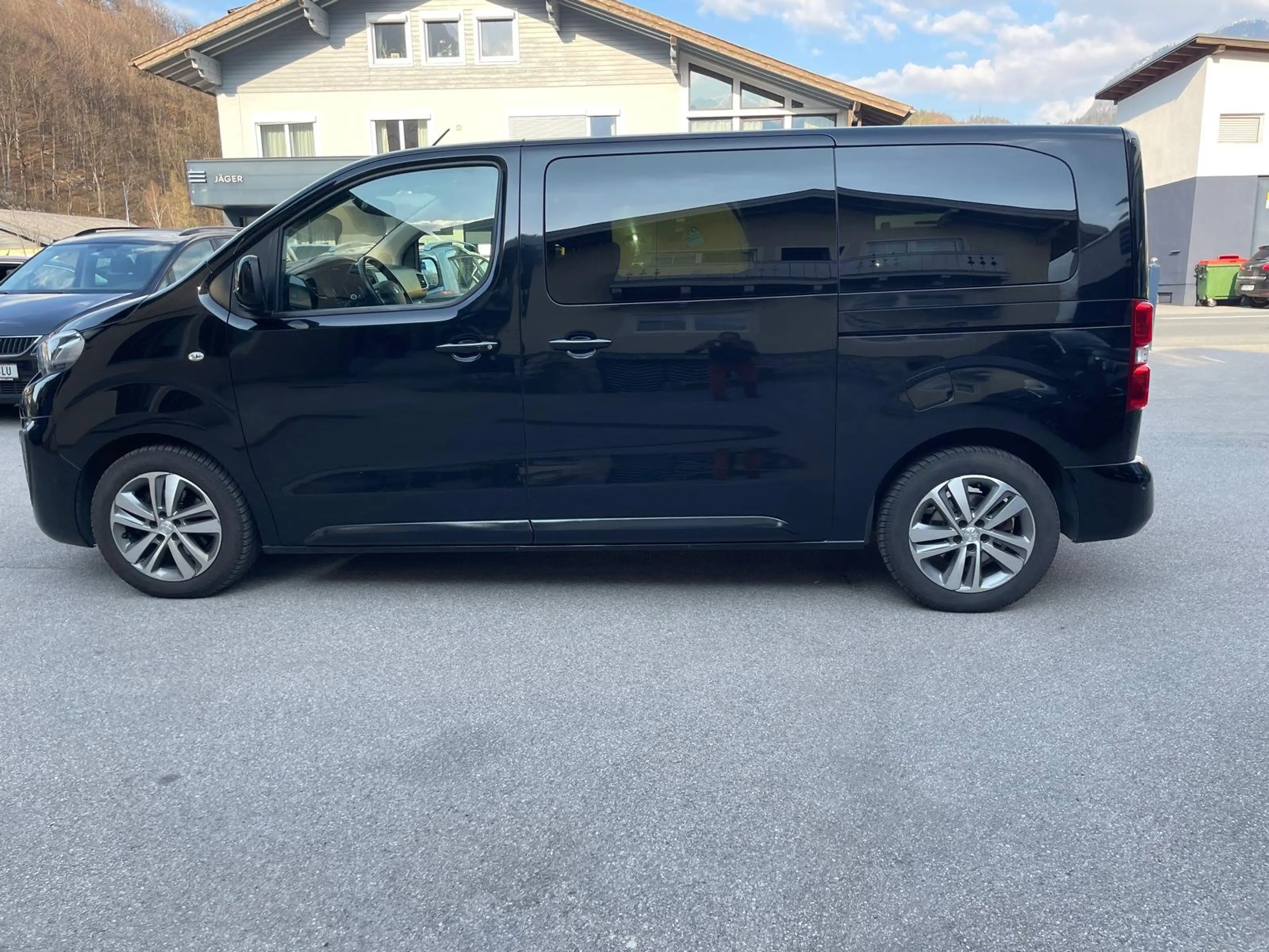 Peugeot Traveller Traveller Business VIP L2 BlueHDI 180 S — photo 3