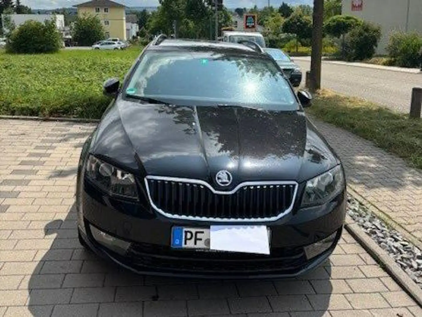 Skoda Octavia Octavia Combi 2.0 TDI (Green tec) Joy Schwarz - 2