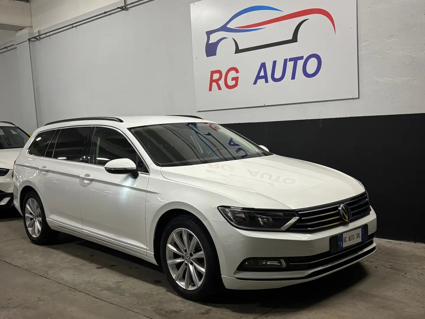 Volkswagen Passat Variant Passat VIII 2015 Variant 1.6 tdi CONF120cv dsg Blanc - 1
