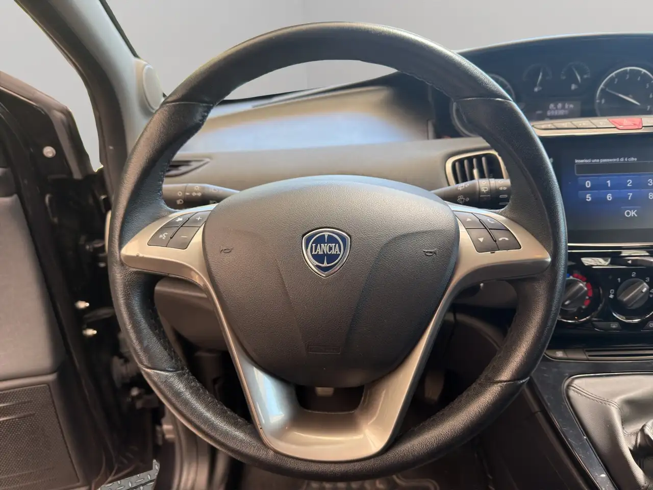 Lancia Ypsilon 2022 — фото 17