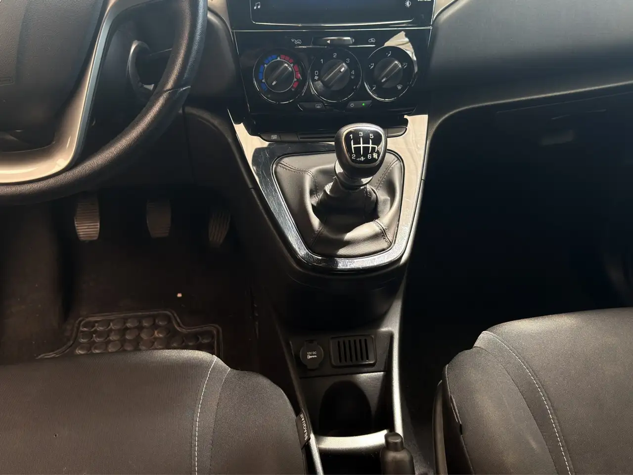 Lancia Ypsilon 2022 — фото 11
