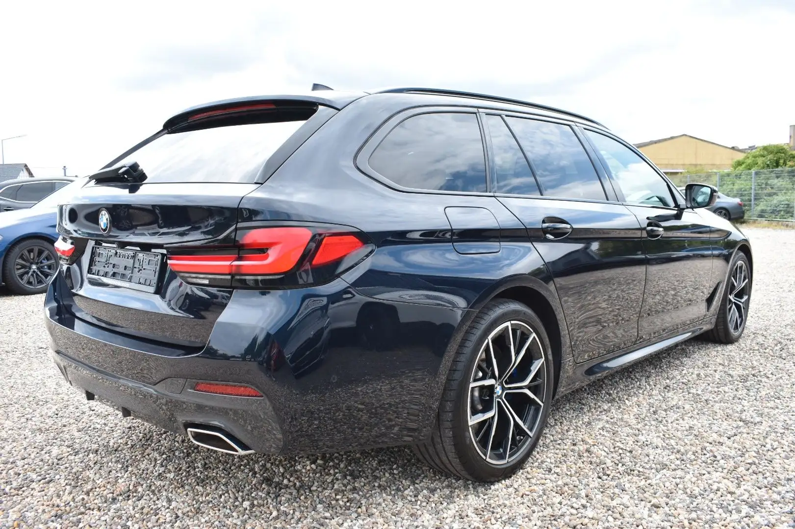 BMW 530 d Touring xDrive M Sport HUD H&K Pano Integra Noir - 2