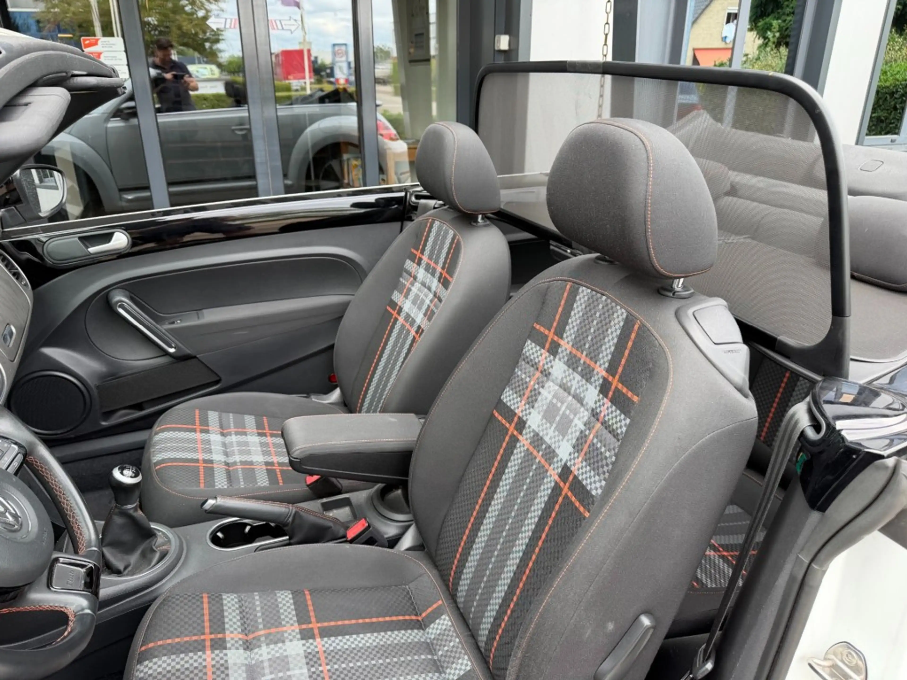 Volkswagen Beetle Cabriolet 1.2 TSI Club 105PK Navi, PDC, Climatcntr — photo 11