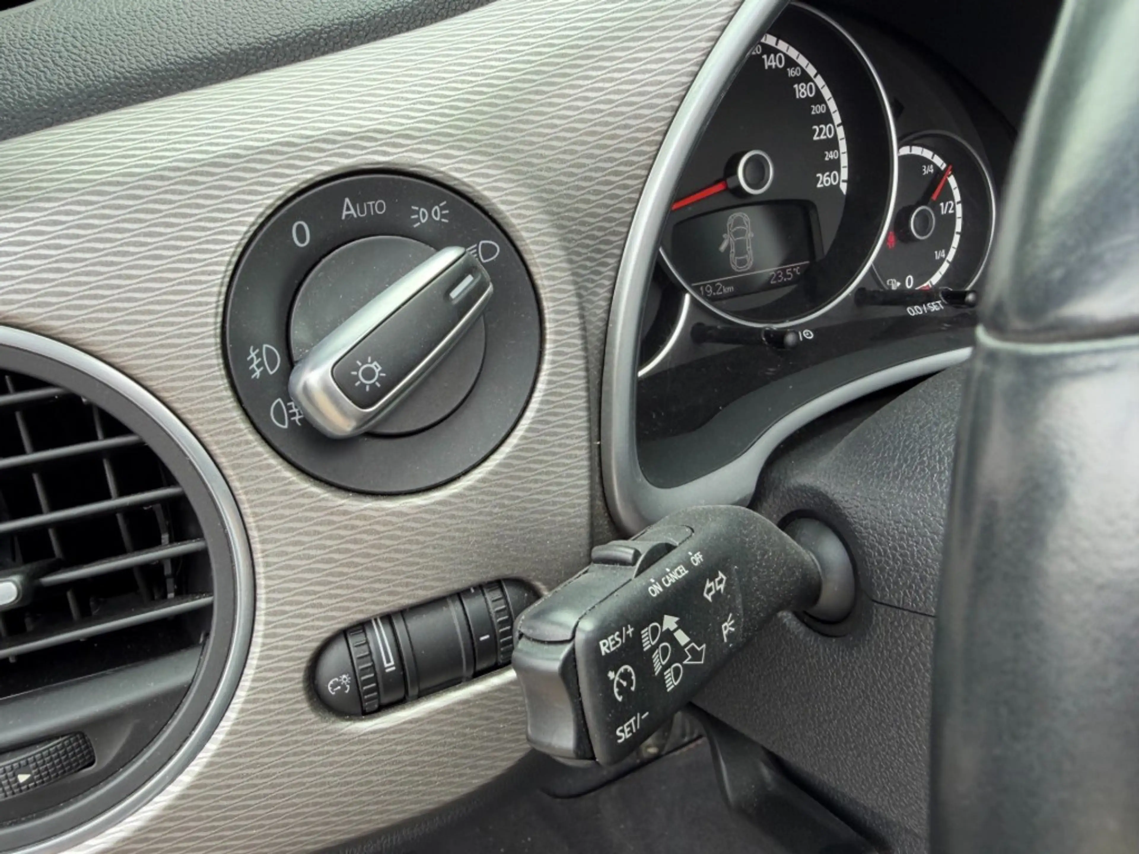 Volkswagen Beetle Cabriolet 1.2 TSI Club 105PK Navi, PDC, Climatcntr — photo 17