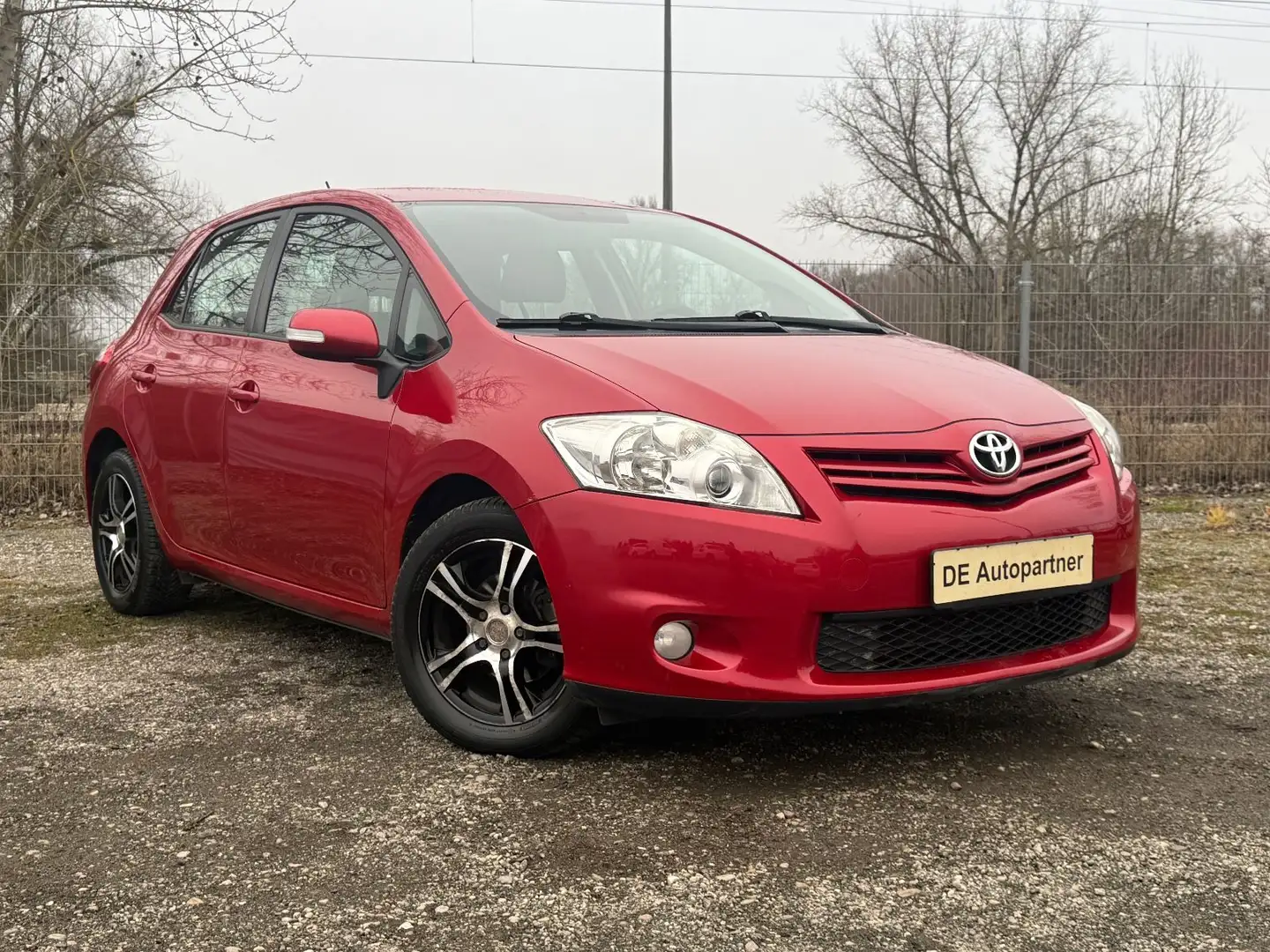 Toyota Auris Edition 1.6i*Klima*PDC*Tempomat Rot - 2
