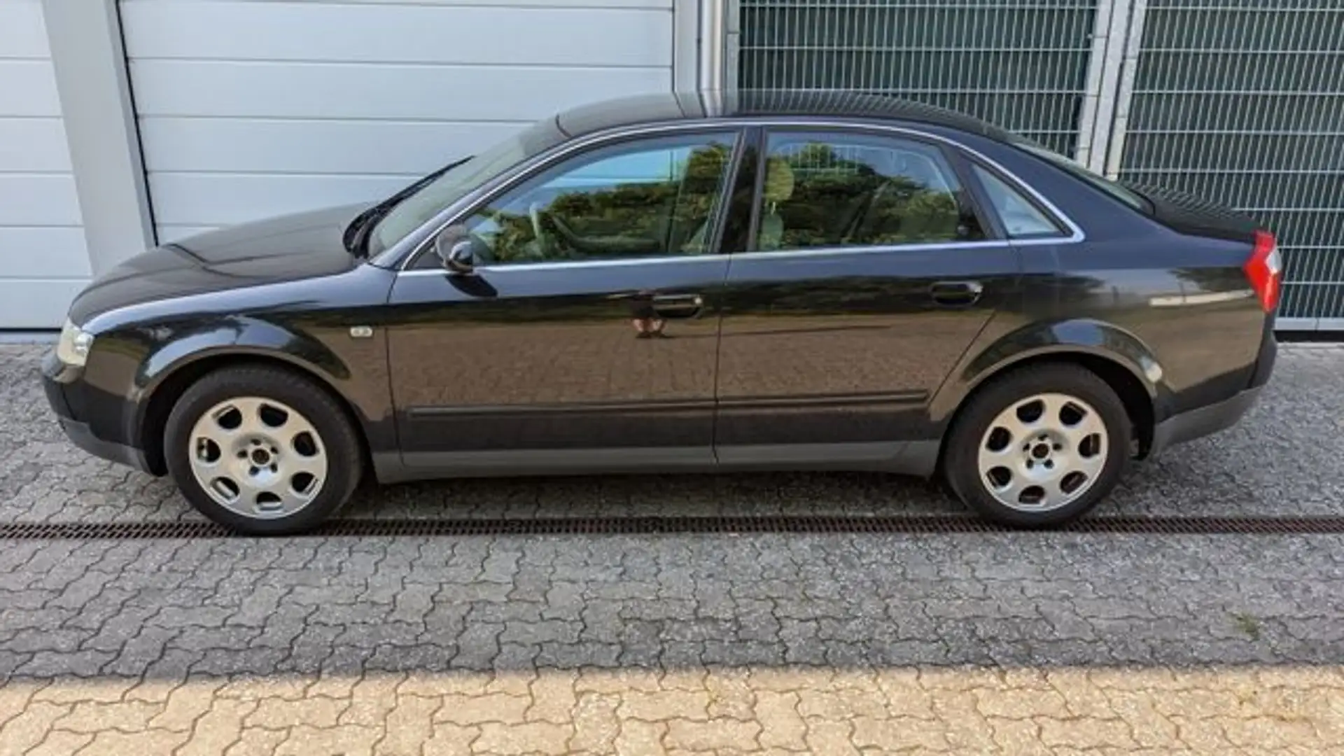 Audi A4 1.8 T quattro*Alufelgen*Klima*Tüv:09/2025* Schwarz - 2