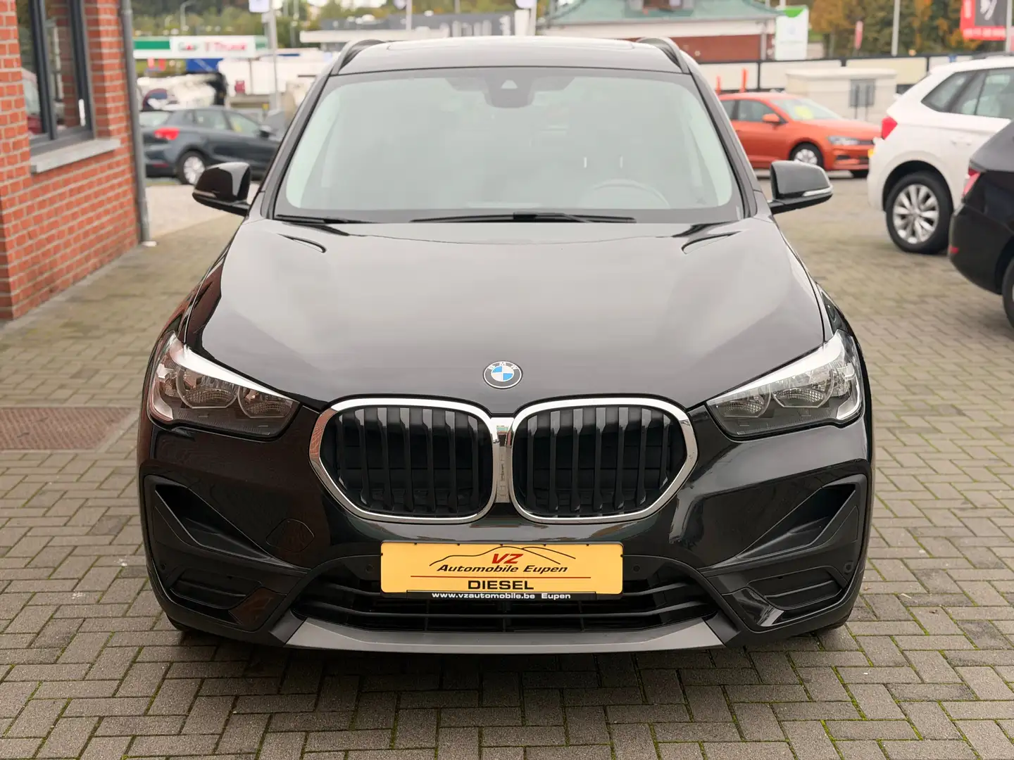 BMW X1 X1 sDrive16d Aut. xLine Schwarz - 2
