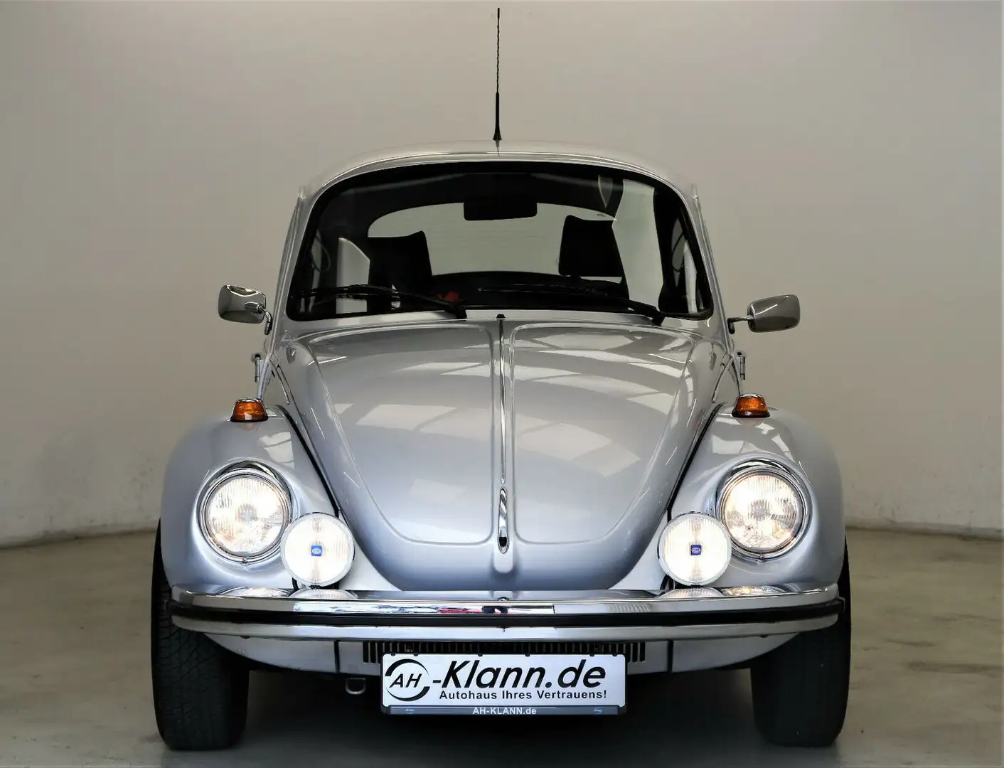 Volkswagen Beetle Käfer 1303 LS,S 1.6 50PS Halbautomatik Oldtimer Stříbrná - 2