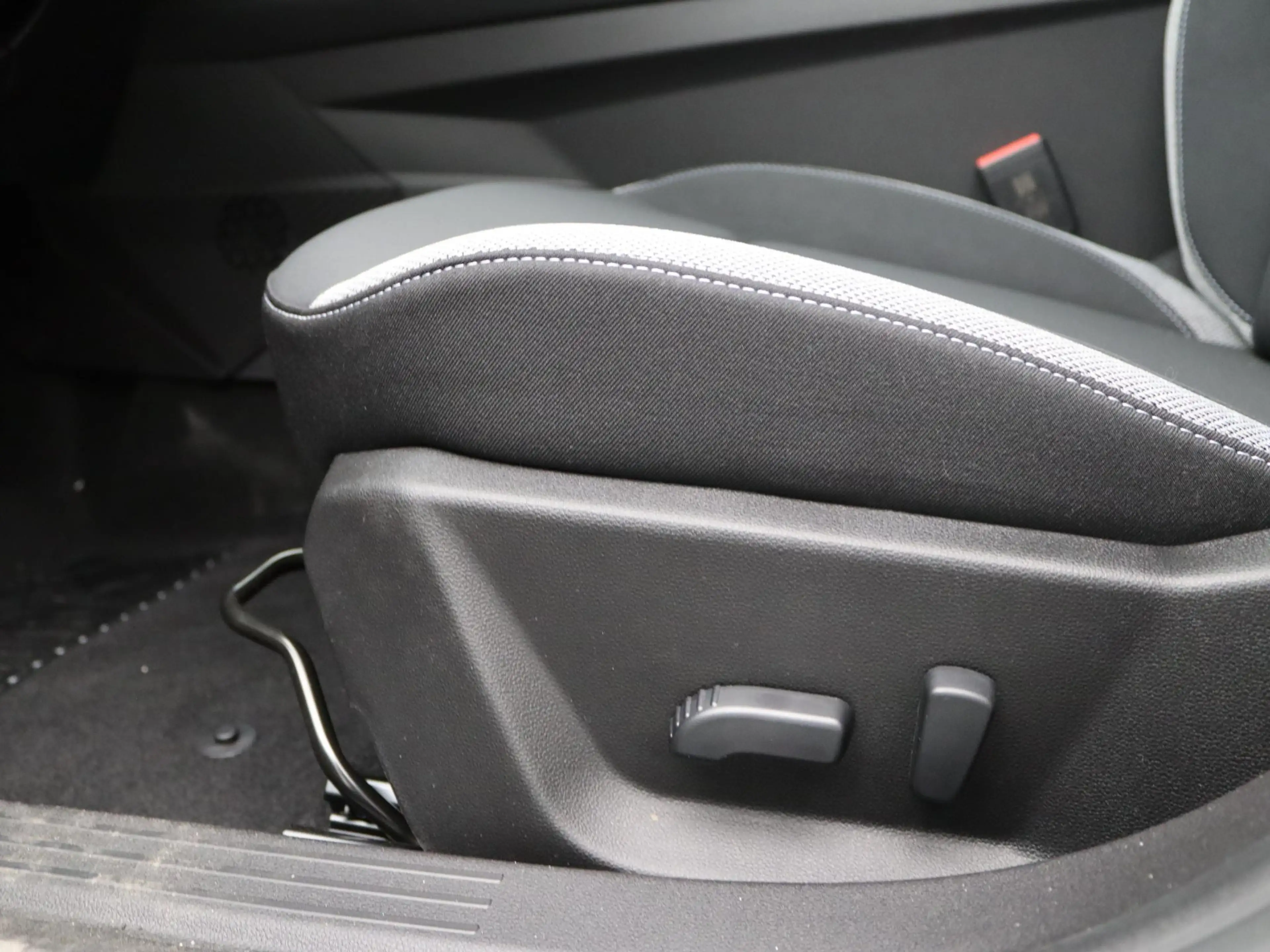 Dacia Bigster 1.8 Hybrid 155 Limited Edition — photo 14
