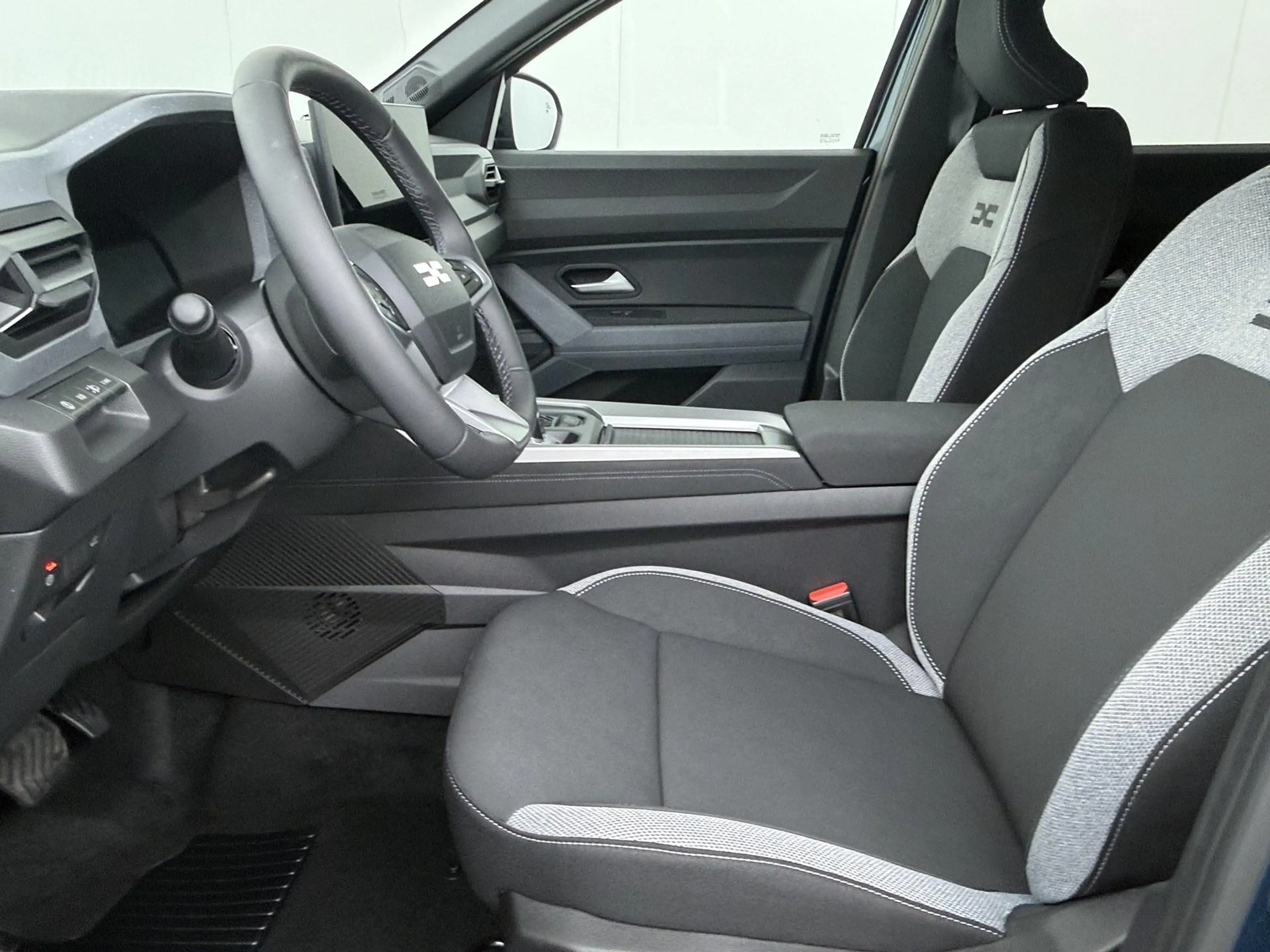 Dacia Bigster 1.8 Hybrid 155 Limited Edition — photo 13