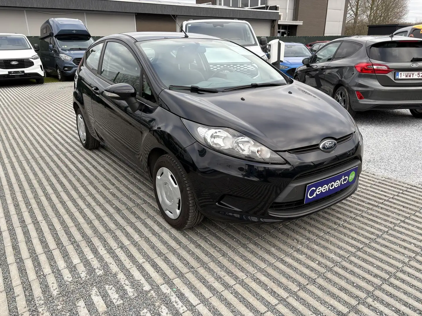 Ford Fiesta Trend Zwart - 1